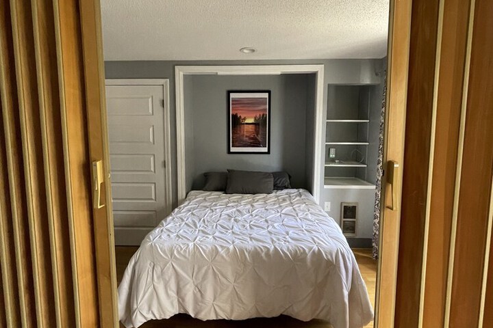 Room 6 of 35