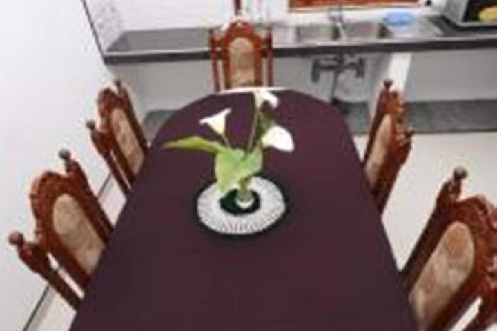 Dining 9 of 14