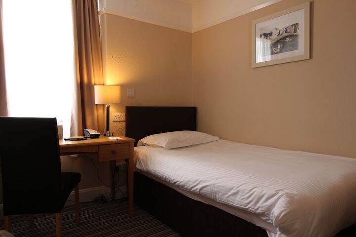 Room 6 of 39