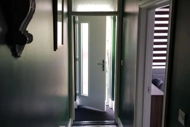 Room 10 of 14