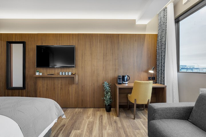 Room 28 of 33