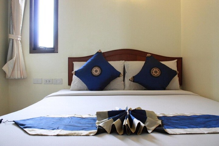 Room 10 of 26