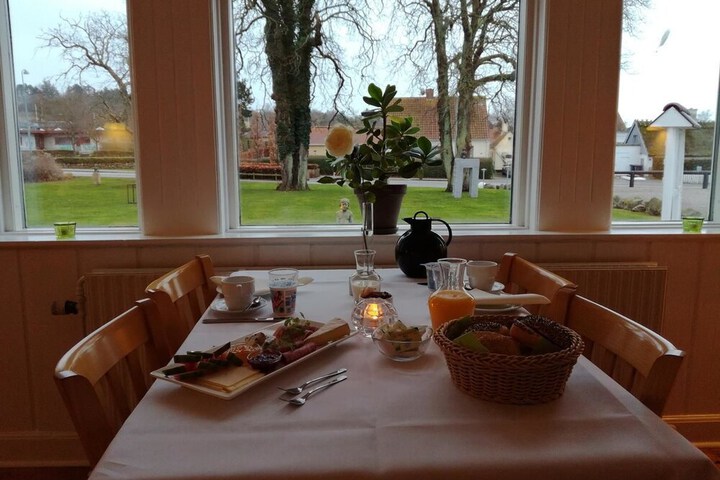 Breakfast/Coffee Service 17 of 33