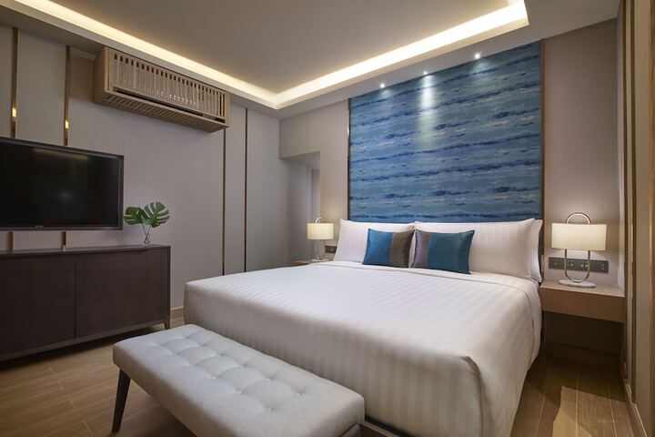 Room 4 of 73
