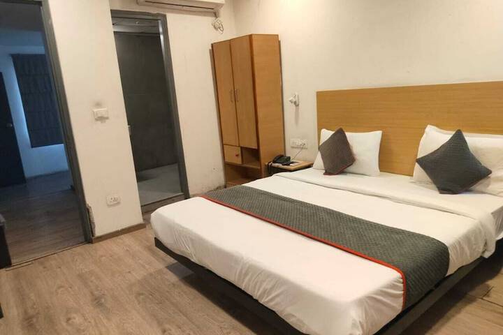 Room 7 of 13