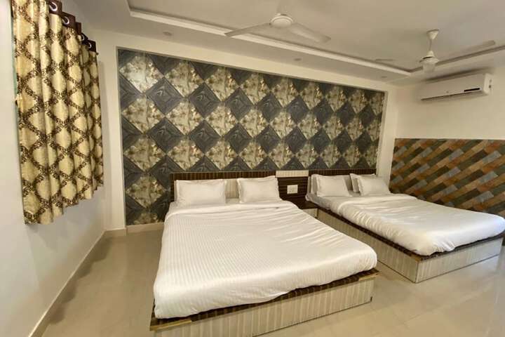 Room 9 of 14