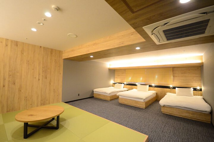 Room 13 of 37