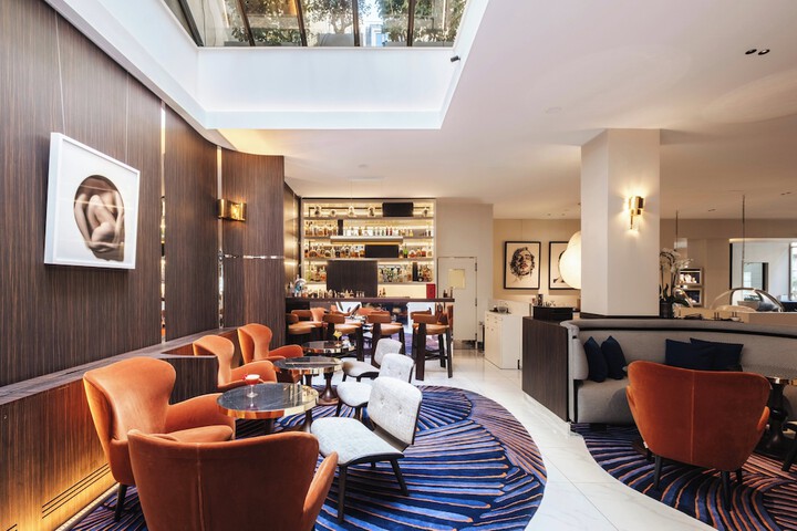 Lounge 70 of 79