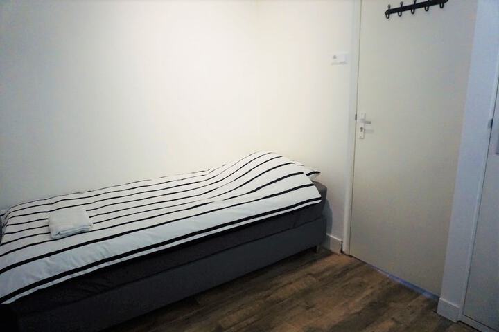 Room 8 of 32