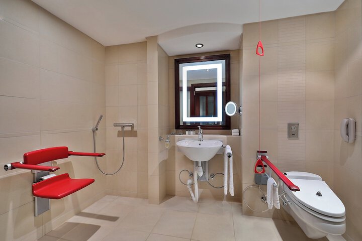 Room 43 of 152