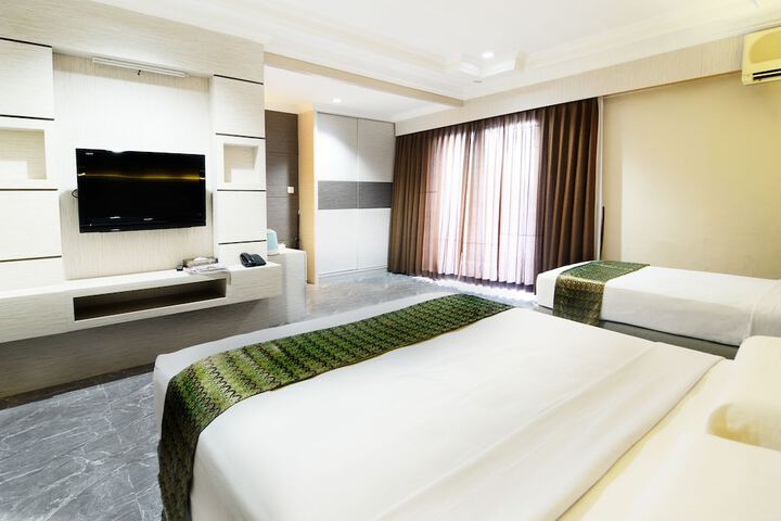 Room 5 of 38