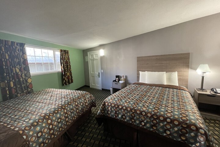 1 Queen Bed (14 of 56)