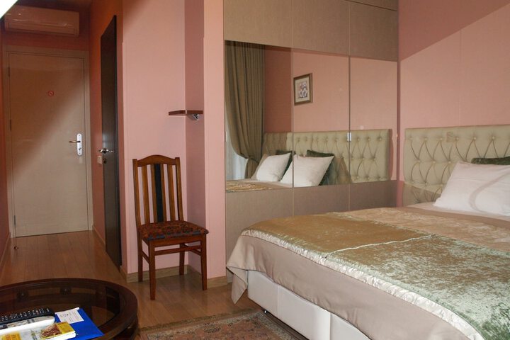 Room 14 of 48