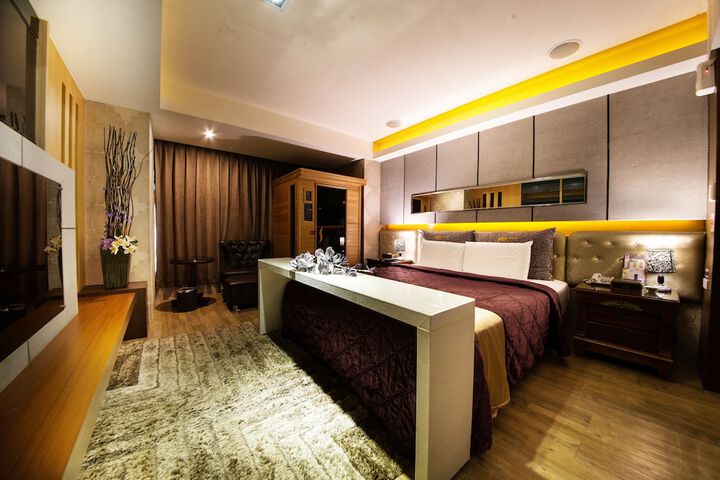Room 3 of 88