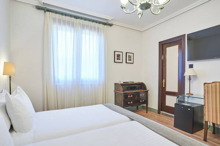 Room 25 of 132