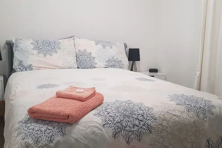 Room 5 of 11