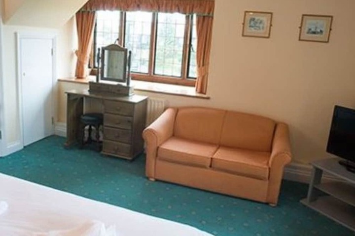 Room 10 of 36