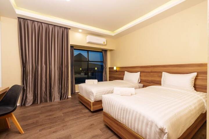Room 6 of 9