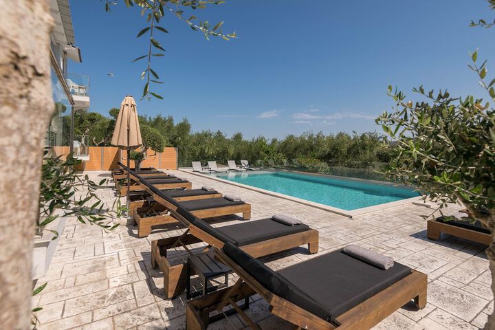 Sundeck 59 of 68