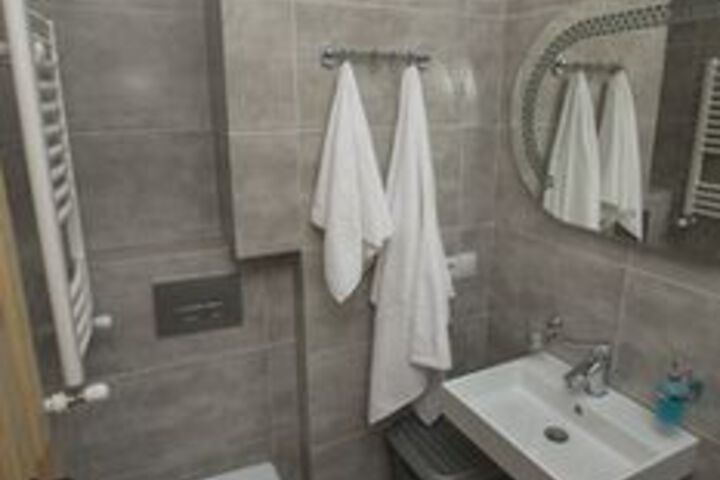 Room 4 of 43
