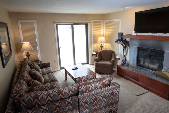 1br Ski-in Ski-out at Okemo Mountain Lodge 1 Bedroom Condo by RedAwning