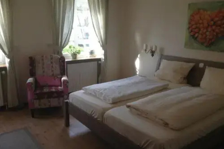 Room 3 of 8