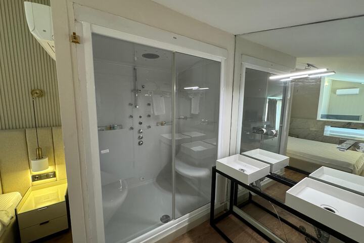 Room 40 of 59