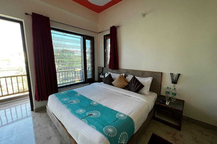 Room 2 of 8
