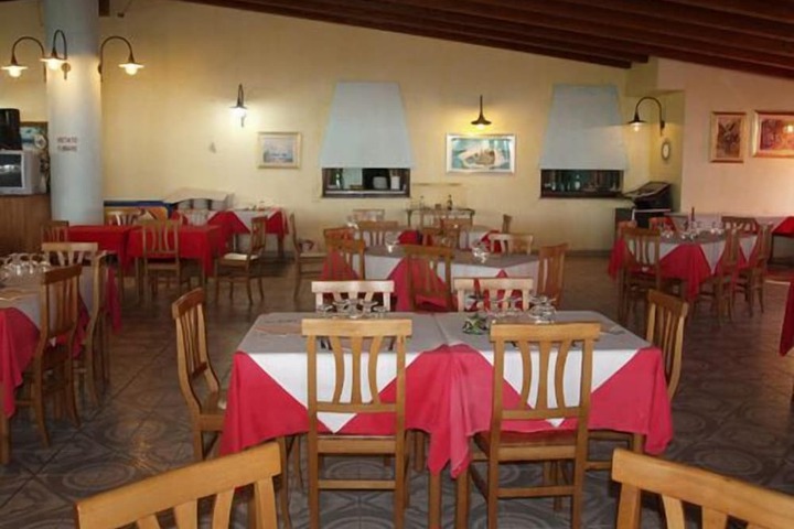 Dining 2 of 10