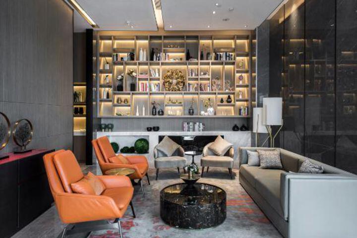 Lounge 18 of 28