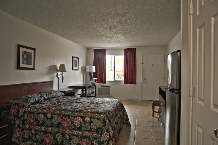 Room 11 of 16