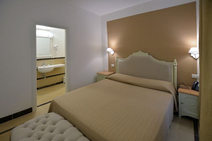 Room 5 of 40