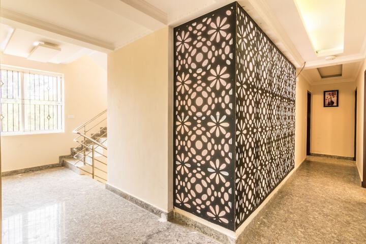 Ballroom/Hall 27 of 31