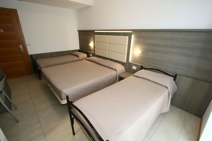 Room 12 of 73