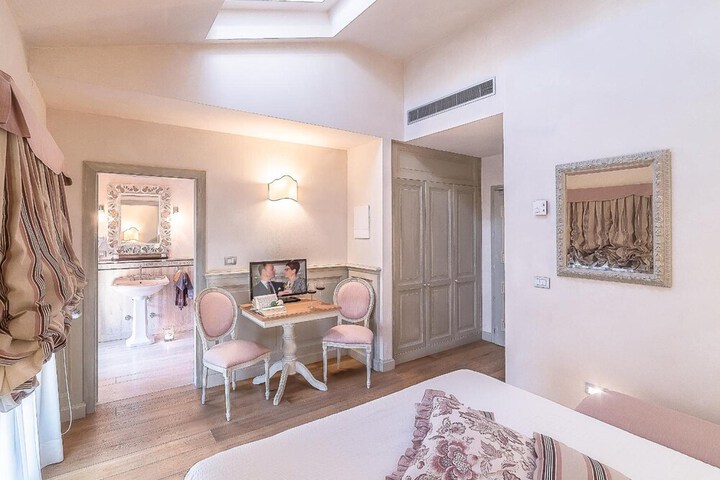 Room 20 of 65