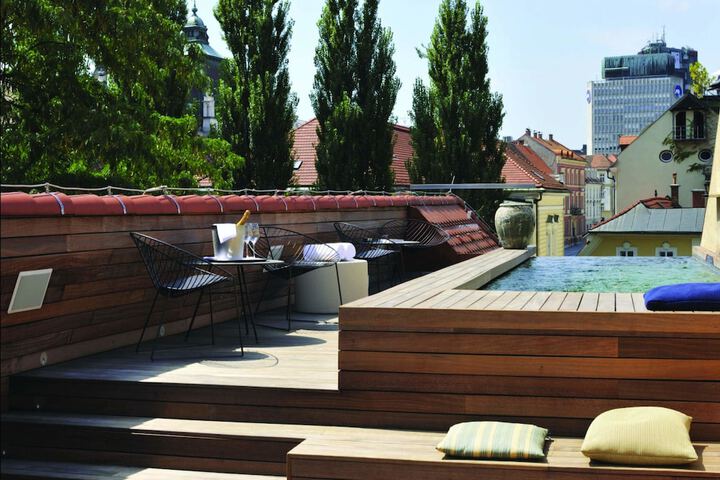 Pool Hotel