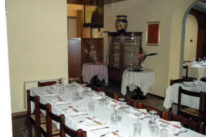Dining 24 of 33