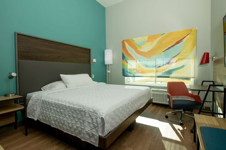 1 King Bed (3 of 11)