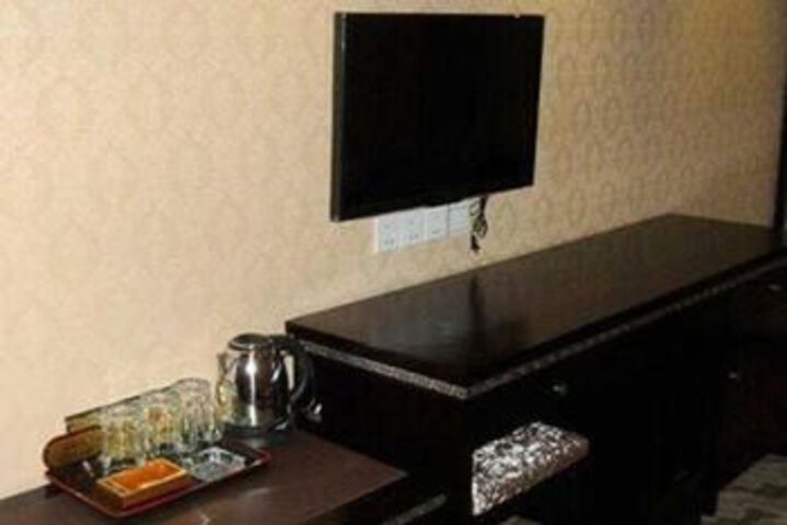 Room 37 of 62