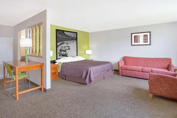 1 King Bed (5 of 24)