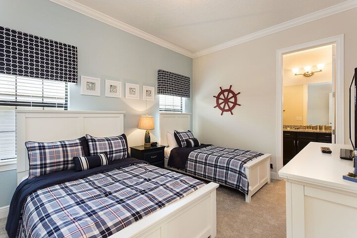 Room 4 of 34