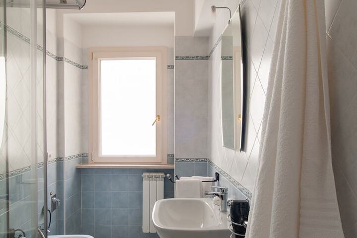 Room 44 of 76