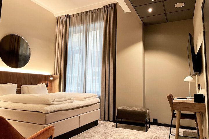 Room 13 of 87