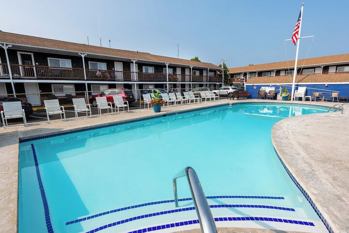 Pool 94 of 111
