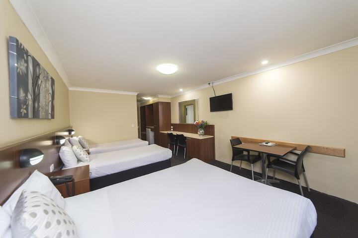 Room 18 of 74