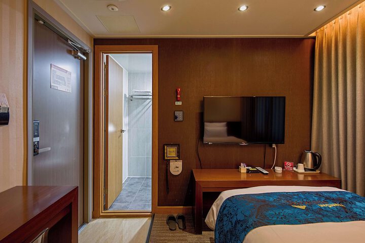 Room 15 of 57