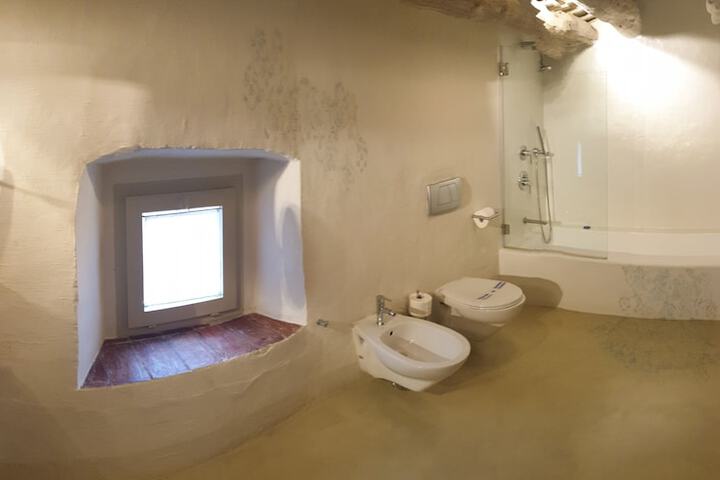Room 24 of 66