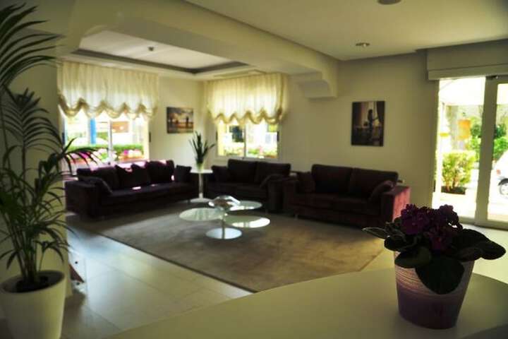 Room 16 of 28