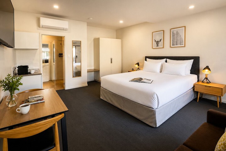 Room 9 of 20