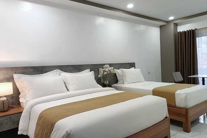 Room 13 of 20
